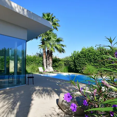 Villa Mandorlo 4, Emma